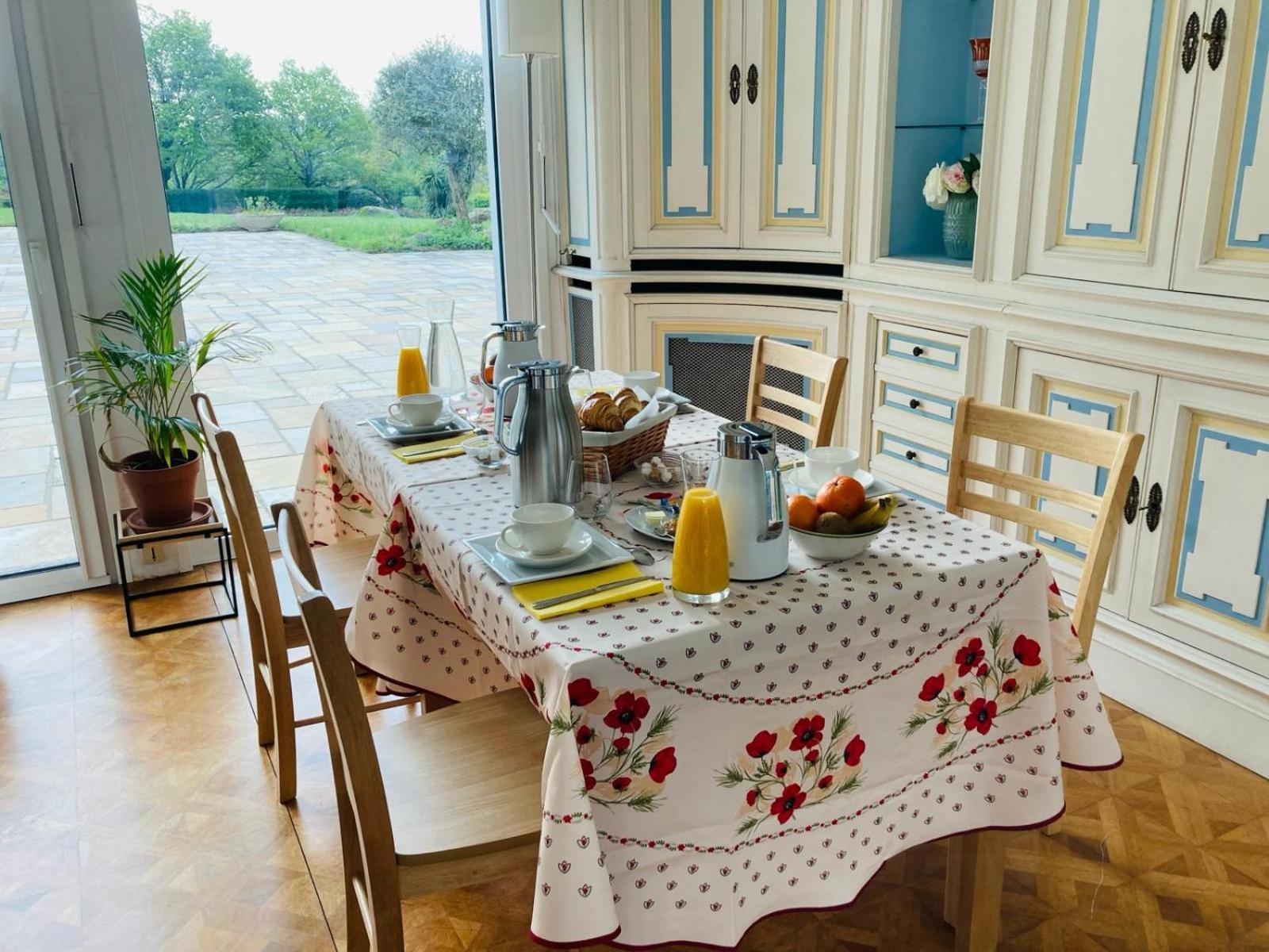 Domaine De La Chesnaie Bed & Breakfast Жослен Екстериор снимка